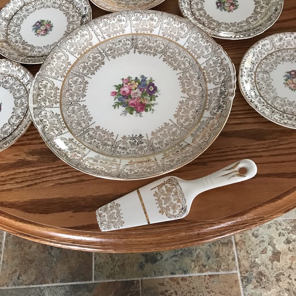 ROYAL CHINA 22KT GOLD Other - VINTAGE ROYAL CHINA DESSERT PLATTER & SERVER & 5 DESSERT PLATES